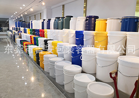 泰国女人掰穴艺术吉安容器一楼涂料桶、机油桶展区
